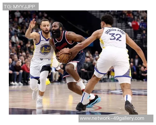 勇士与快船季后赛首战激烈对决精彩瞬间回顾与分析