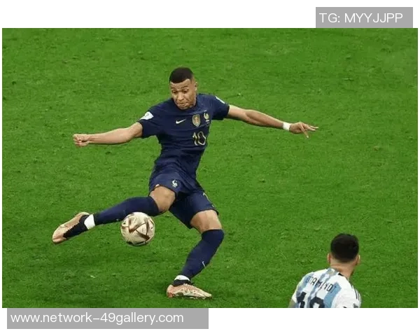 姆巴佩与科曼的对决谁能在赛场上笑到最后